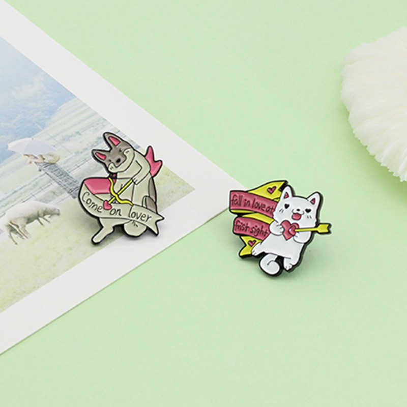 Cupid arrow shot into white cat fashion creative cartoon animal ribbon couple brooch jewelry
Cupid arrow shot into white cat fashion creative cartoon animal ribbon couple brooch jewelry