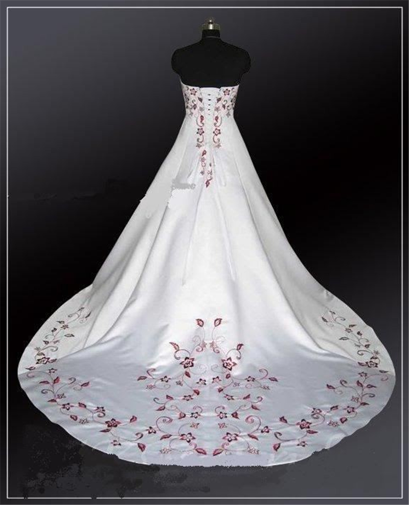 Burgundy and White Gothic Wedding Dresses 2022 Beaded Embroidery Lace-up Corset Country Stain Outdoor Bridal Dress Plus Size