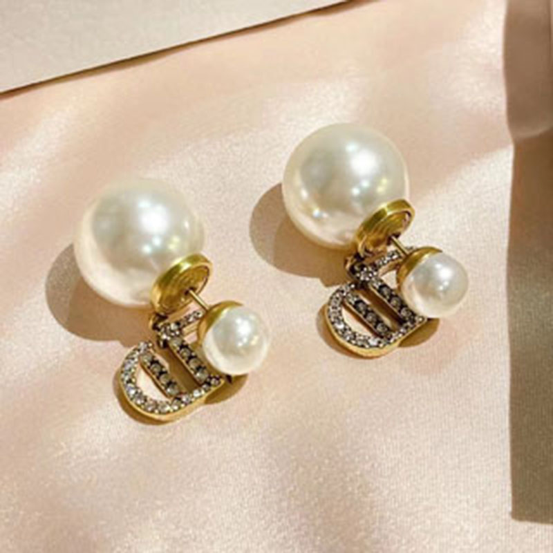 Jewelry luxurys designer Charm Earrings femininity pearl shape small diamonds exquisite and small party celebrity style daily wear with holiday gifts well better
Jewelry luxurys designer Charm Earrings femininity pearl shape small diamonds exquisite and small party celebrity style daily wear with holiday gifts well better