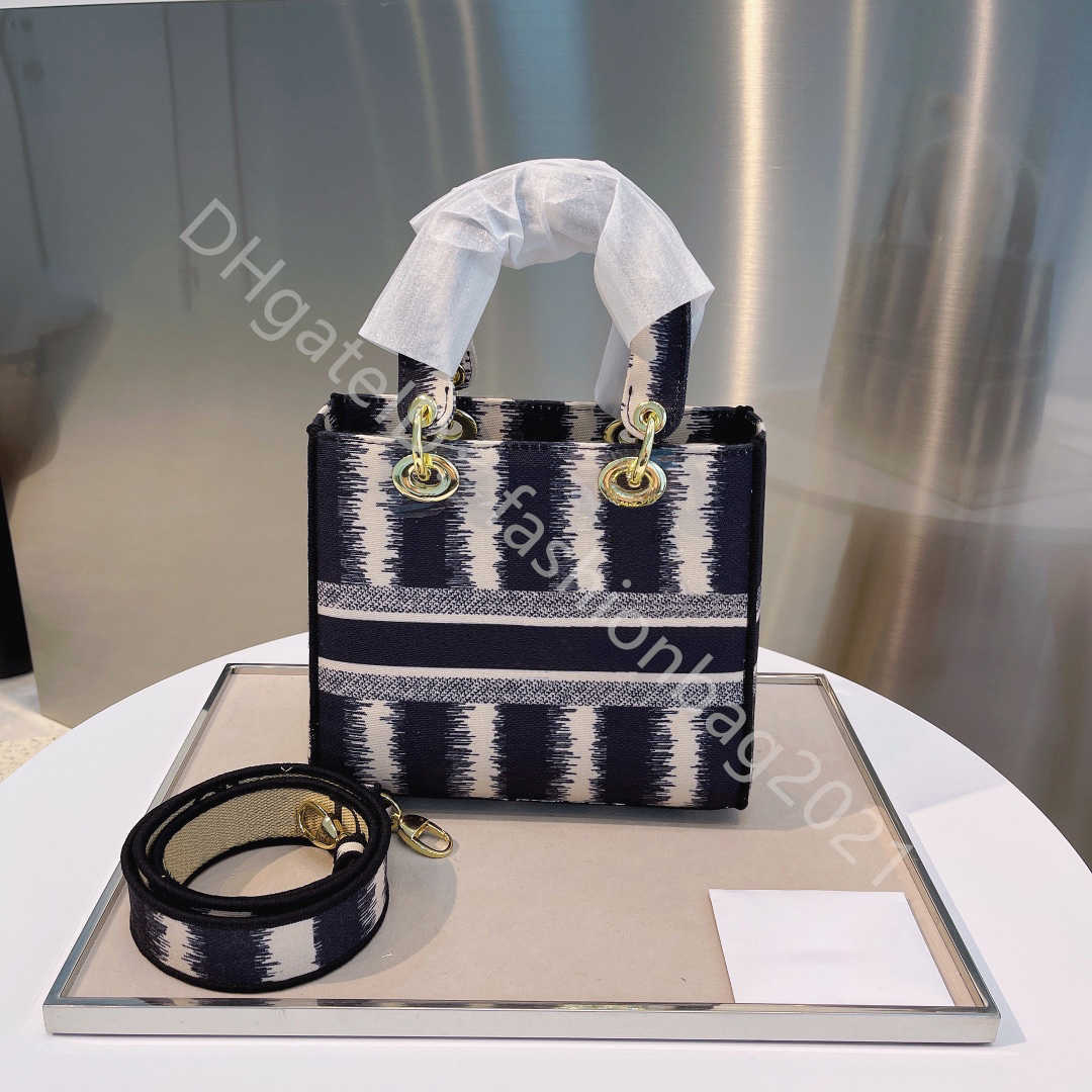 luxury Designer Lady Tote Bag women fashion evening party handbags famous letter shopping two handle shoulder straps square open classic, Color grey
luxury Designer Lady Tote Bag women fashion evening party handbags famous letter shopping two handle shoulder straps square open classic, Color grey