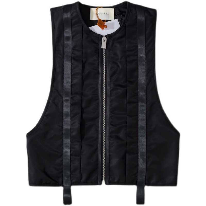Men's vest Uni 1017alyx 9SM functional tooling style vest exclusive short coat high street ribbon trend vest men, Black
Men's vest Uni 1017alyx 9SM functional tooling style vest exclusive short coat high street ribbon trend vest men, Black