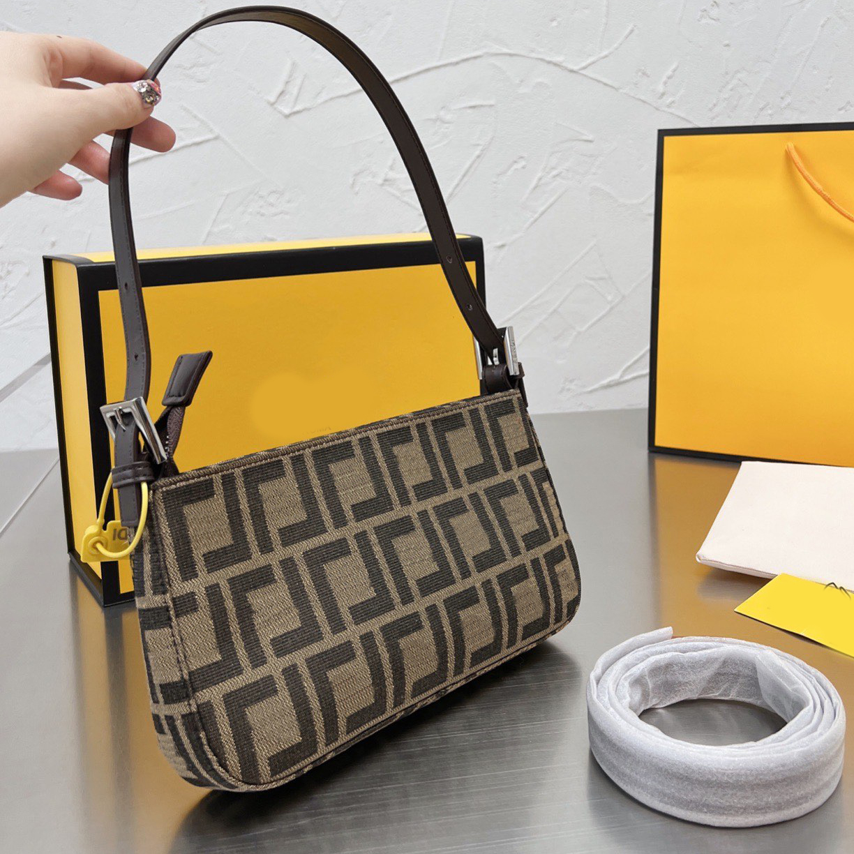Axillary bag F Bags High Quality Ladies Brand Luxurys Top designers mother handbag 2022 Fashion handbags totes printing cossbody wallet, Customize
Axillary bag F Bags High Quality Ladies Brand Luxurys Top designers mother handbag 2022 Fashion handbags totes printing cossbody wallet, Customize
