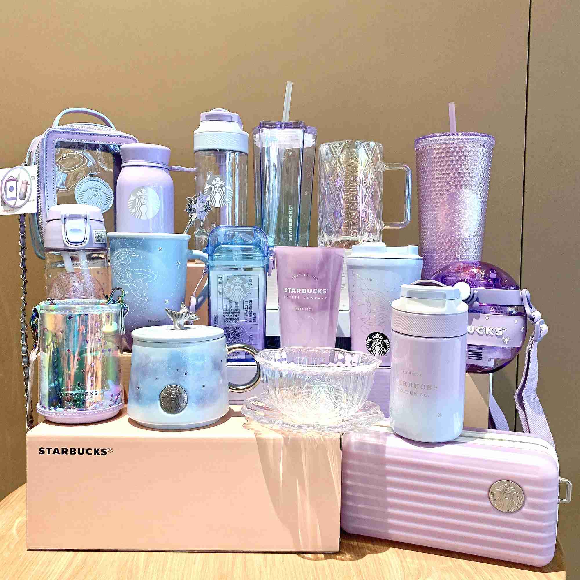 Starbucks cup 2021 dream sky blue purple phantom gradient glass mark accompanying heat preservation straw water cup, Yellow
Starbucks cup 2021 dream sky blue purple phantom gradient glass mark accompanying heat preservation straw water cup, Yellow