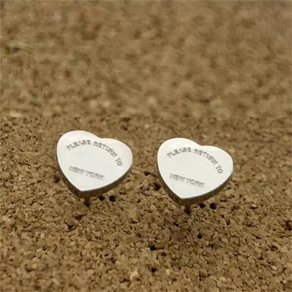 T gold heart earring women rose Stud couple Flannel bag Stainless steel 10mm Thick Piercing jewelry gifts woman Accessorie
T gold heart earring women rose Stud couple Flannel bag Stainless steel 10mm Thick Piercing jewelry gifts woman Accessorie