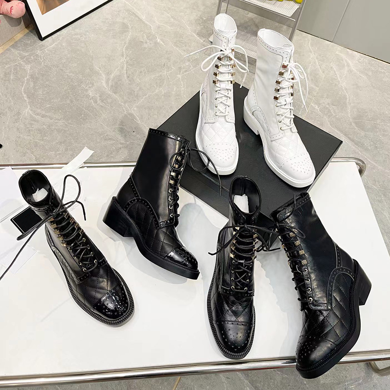 Top luxury lace up leather Martin boots women's winter black white British style Ling lattice buckle handsome military fighter car boots
Top luxury lace up leather Martin boots women's winter black white British style Ling lattice buckle handsome military fighter car boots