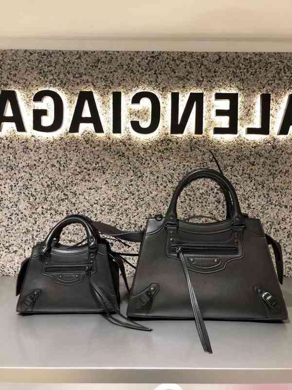 Cowhide Designer Layer Handbag balencigas Handbag Women's Classic Neo Bag Mini Locomotive Hourglassb Bag Shoulder Crossbody Bagss handbag MBGF
Cowhide Designer Layer Handbag balencigas Handbag Women's Classic Neo Bag Mini Locomotive Hourglassb Bag Shoulder Crossbody Bagss handbag MBGF