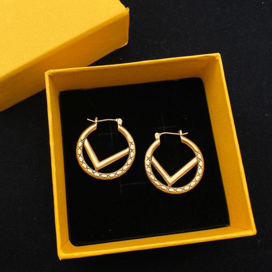 Letter Luxury Earrings Stud Circle Simple Earring Elegant for Woman Good Quality 7 Optional
Letter Luxury Earrings Stud Circle Simple Earring Elegant for Woman Good Quality 7 Optional