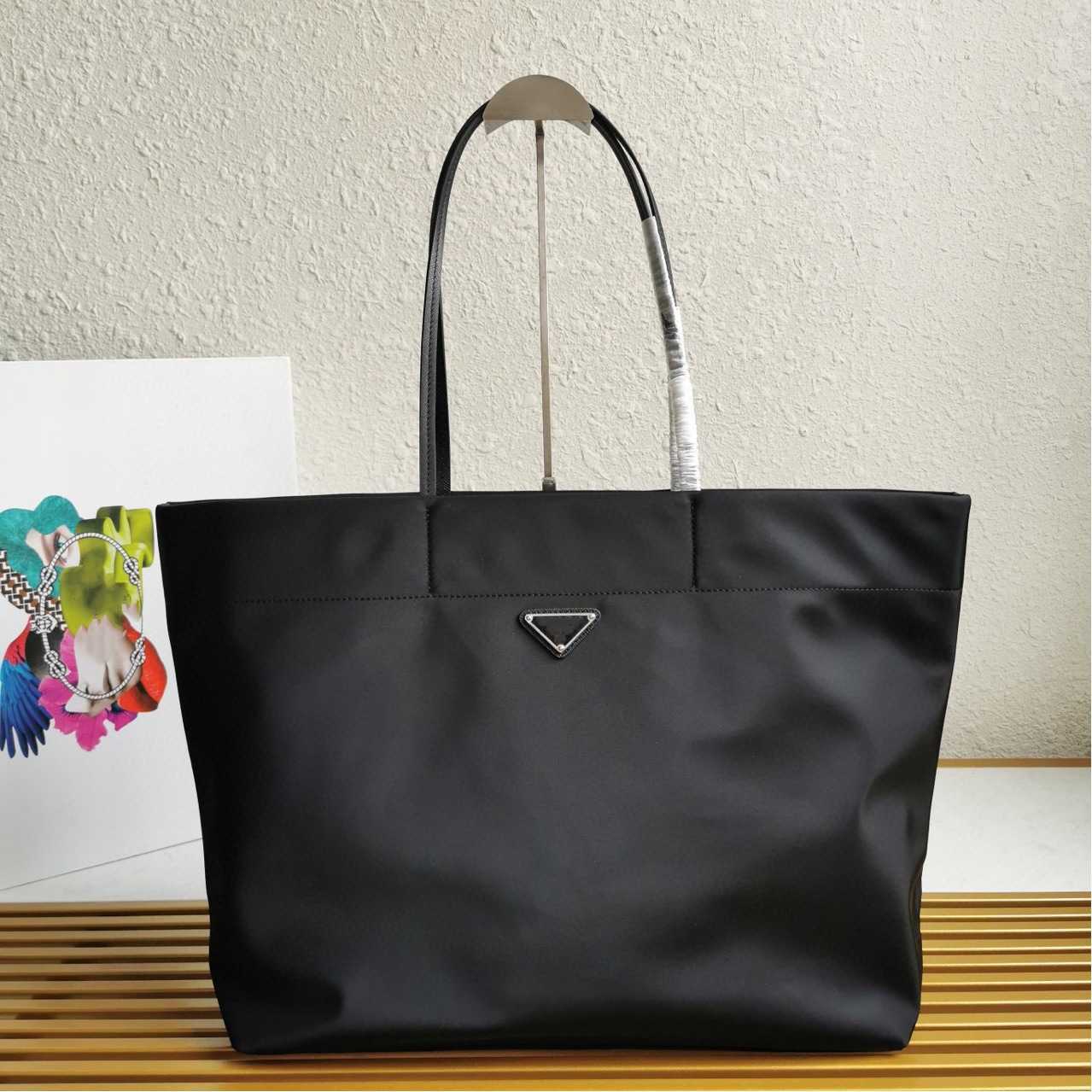 Wholesale P Luxury Designer Brands Shopping Bags Women Triangle Label Waterproof Leisure Travel Bag Large Capacity Nylon Mommy Tote Ladies, Black
Wholesale P Luxury Designer Brands Shopping Bags Women Triangle Label Waterproof Leisure Travel Bag Large Capacity Nylon Mommy Tote Ladies, Black