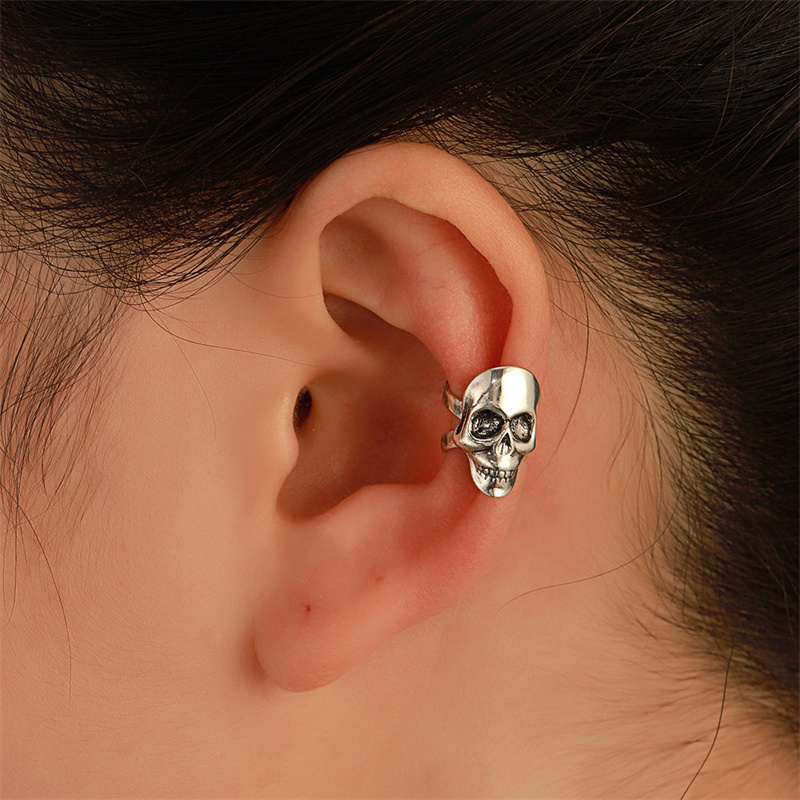 Dark Black Cross Skull Cuff Earrings Gothic Skeleton Halloween Ear Bone Clips European Women Punk Hip Hop No Hole Piercing Clip Earring Ornaments Accessories
Dark Black Cross Skull Cuff Earrings Gothic Skeleton Halloween Ear Bone Clips European Women Punk Hip Hop No Hole Piercing Clip Earring Ornaments Accessories