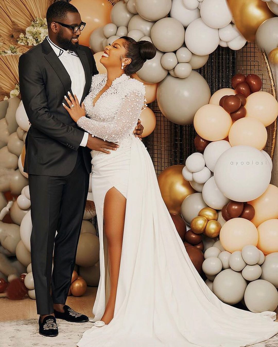 High Split Mermaid Wedding Dresses V Neck Full Sleeve Beaded Illusion Bridal Gowns Custom Made White Satin Dress