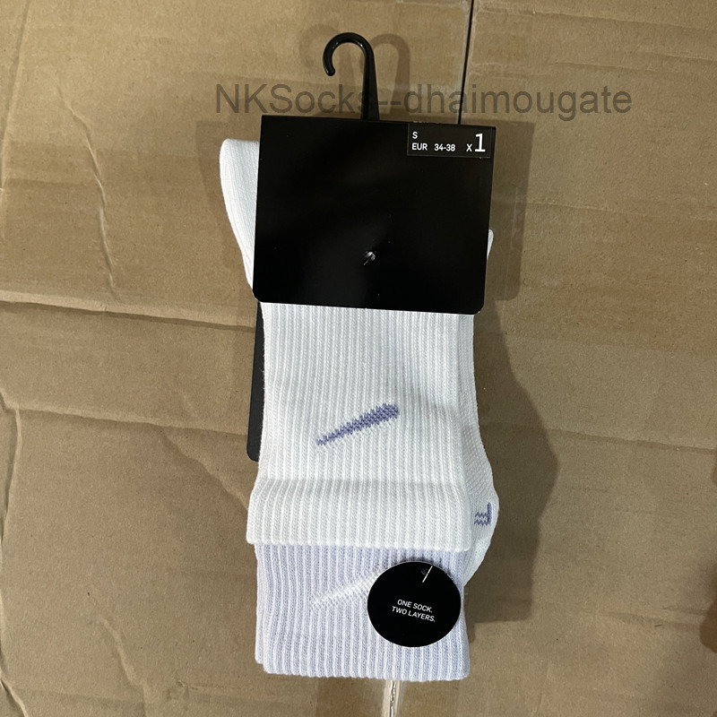 Fashion Men Classic Socks Hook Brand Color Stitched Men's Women's Long Tube Sports Training Sock Street Couple Middle Tubes Luxury Medium Sportsocks Eur Size Cdse, Medium tube 2
Fashion Men Classic Socks Hook Brand Color Stitched Men's Women's Long Tube Sports Training Sock Street Couple Middle Tubes Luxury Medium Sportsocks Eur Size Cdse, Medium tube 2