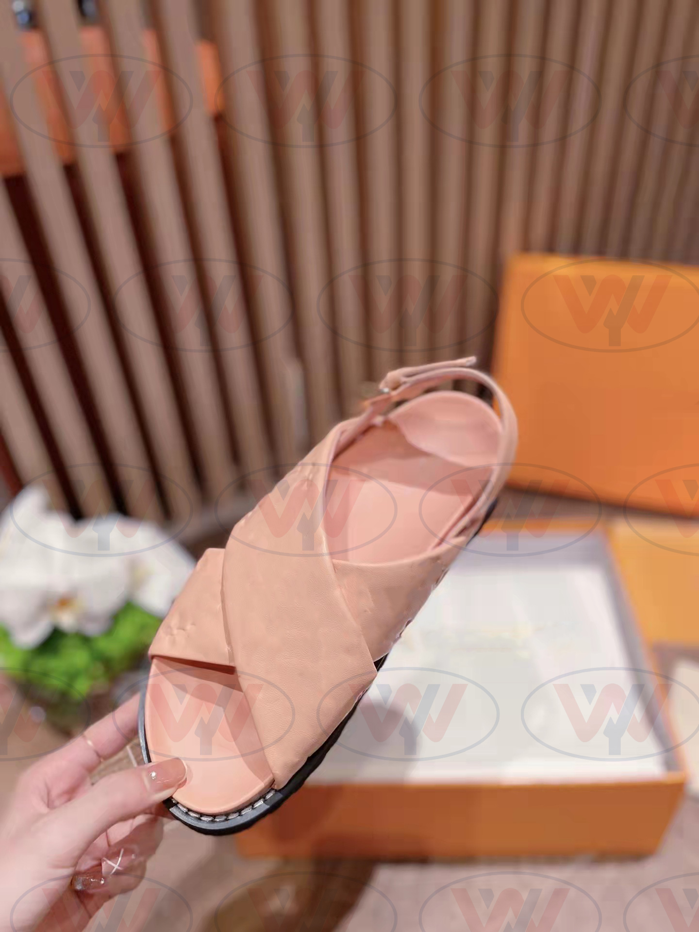 2022 Spring/summer luxury ladies printed flat sandals Slippers Sandals Loafers Muller shoes Upper with heat-sealed crystalsSize 35-42, White
2022 Spring/summer luxury ladies printed flat sandals Slippers Sandals Loafers Muller shoes Upper with heat-sealed crystalsSize 35-42, White