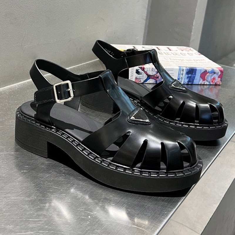 New cross wide stripe black and white leather shoes women's sandals Loafers Muller Upper with heat-sealed Beach shoes Eur 35-40
New cross wide stripe black and white leather shoes women's sandals Loafers Muller Upper with heat-sealed Beach shoes Eur 35-40