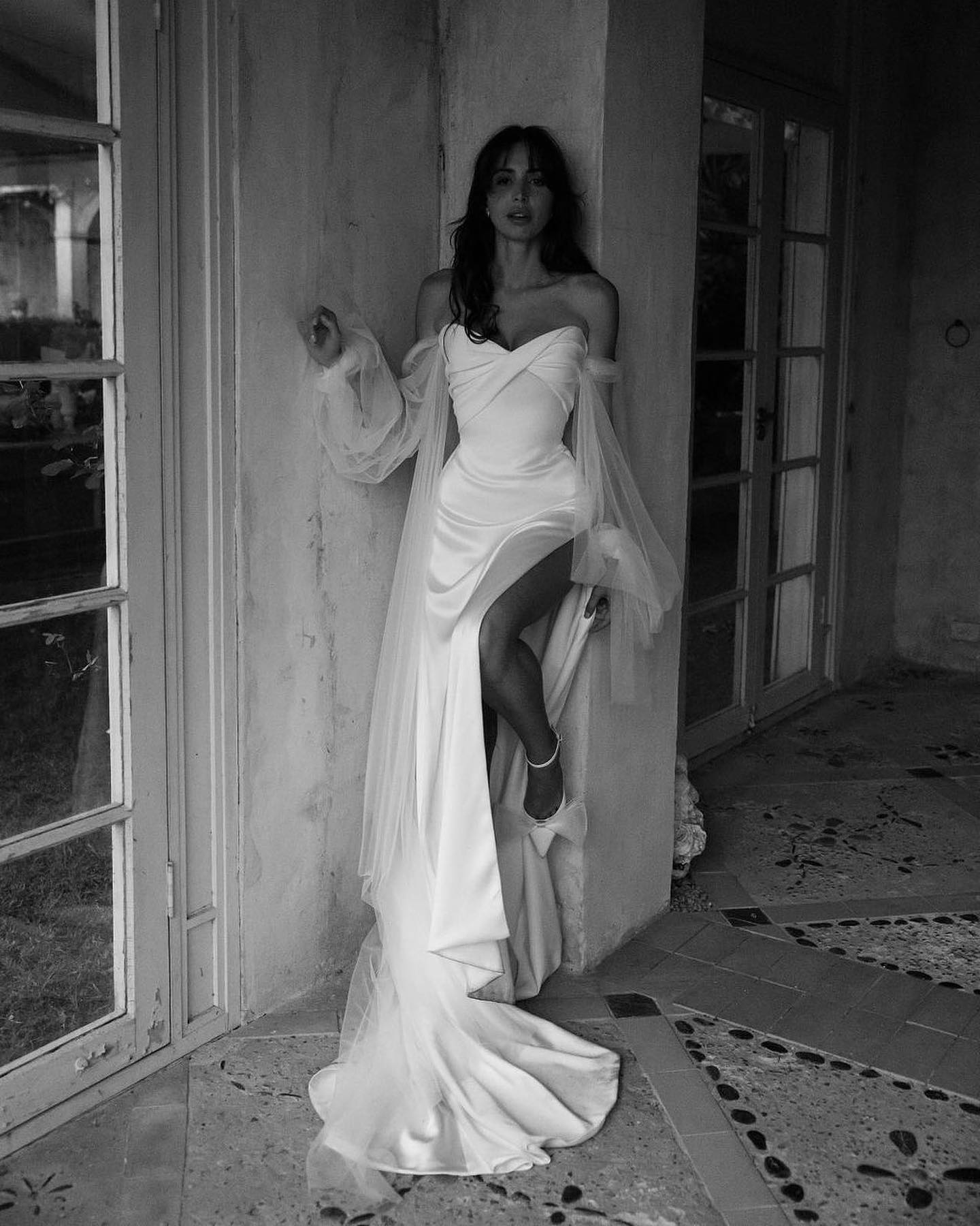 Beach Wedding Dresses Sweetheart Neckline Summer Bridal Gowns A Line Long Sleeves Side Split Sweep Train Satin Vestido De Novia