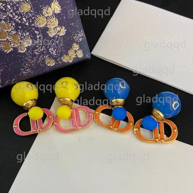 Designer Earrings Simple Fashionable Stud for Man Womens Classic 2 Styles Good Quality and box
Designer Earrings Simple Fashionable Stud for Man Womens Classic 2 Styles Good Quality and box