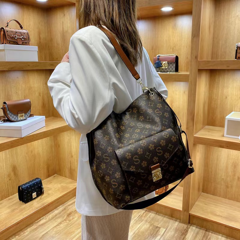 2022 New Luxury Retro Old Flower Bag Large-Capacity Designer Fashion Shopping Handbag Female Crossborder Women Leisure Drawstring bags designer womens, Brown
2022 New Luxury Retro Old Flower Bag Large-Capacity Designer Fashion Shopping Handbag Female Crossborder Women Leisure Drawstring bags designer womens, Brown