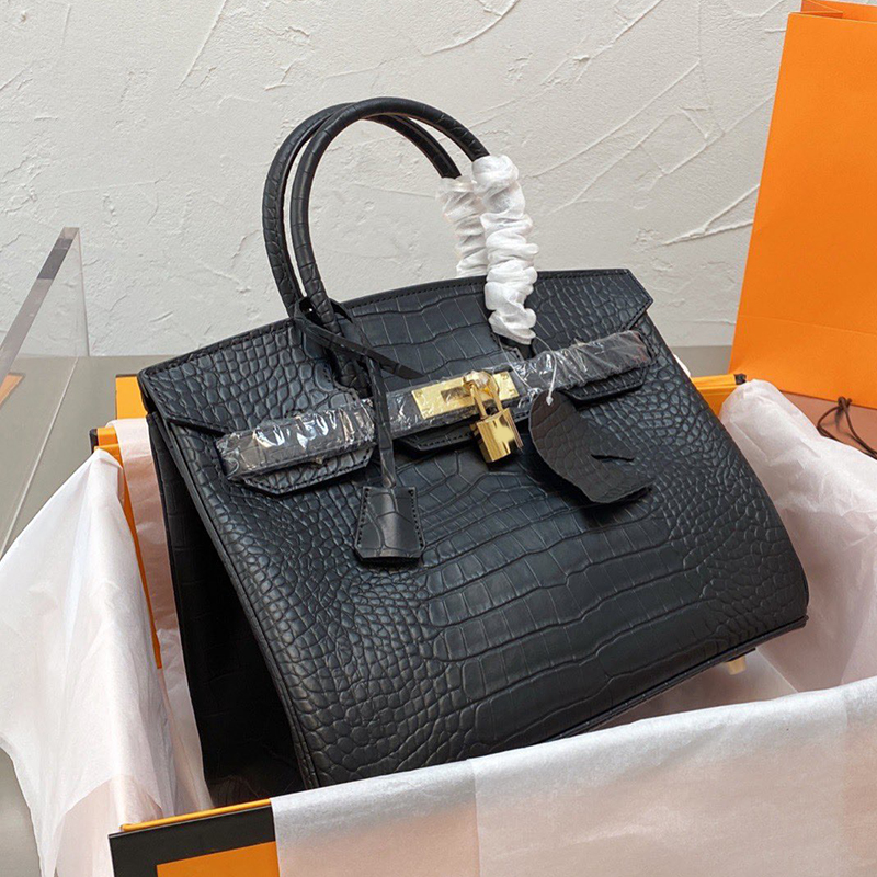 Ladies Fashion Trend Cross Shoulder Handbag Shoulder Bag Designer Luxury Leather Platinum Band Gold Metal Lock and Animal Pattern Handcrafted, Customize
Ladies Fashion Trend Cross Shoulder Handbag Shoulder Bag Designer Luxury Leather Platinum Band Gold Metal Lock and Animal Pattern Handcrafted, Customize