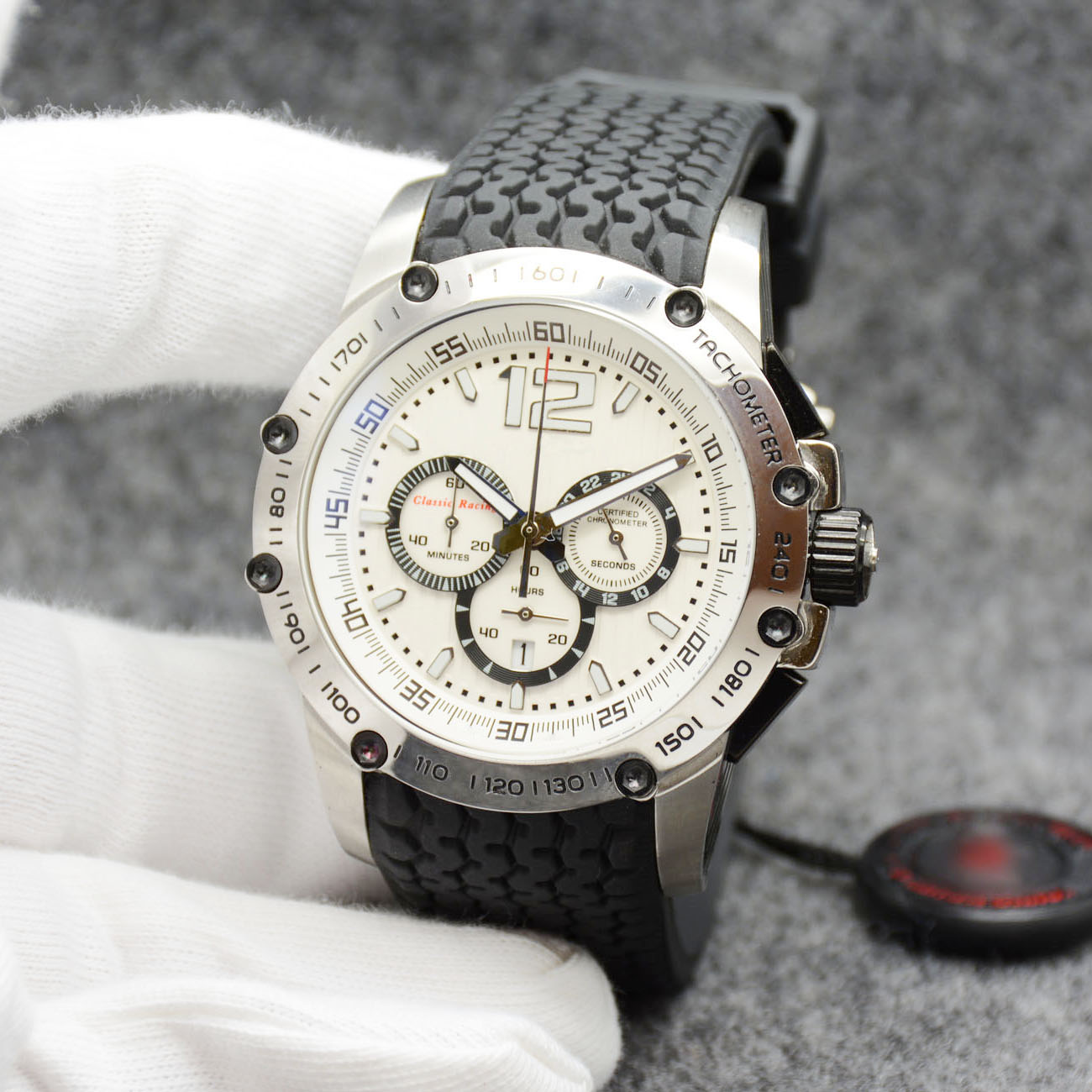 High Quality Retro Style Mens Watch Classic Racing Superfast Chrono Quartz Watches On A Symbolic Tread Pattern Silver Dial Rubber Band, No send watch for shipping
High Quality Retro Style Mens Watch Classic Racing Superfast Chrono Quartz Watches On A Symbolic Tread Pattern Silver Dial Rubber Band, No send watch for shipping