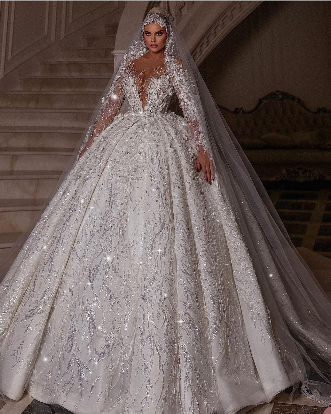 Exquisite Beaded Wedding Dresses Lace Appliques Sheer Neck Bridal Gowns Sequined See Through Long Train Robe de mariée Custom Made
