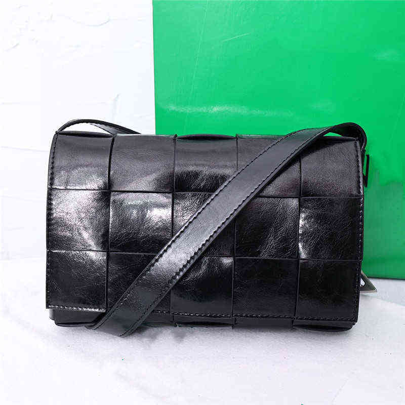 Women Bottegass Handbags Oil Wax Leather Woven Leisure New Cowhide Women's Single Shoulder Messenger Small Square Black Pillow
Women Bottegass Handbags Oil Wax Leather Woven Leisure New Cowhide Women's Single Shoulder Messenger Small Square Black Pillow