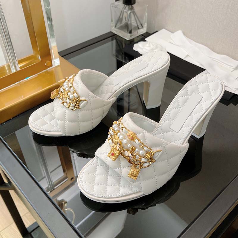 Womens Slippers Lambskin Metal Pearl Chain Heel Height 8.5cm Sandals Mules Summer Top Quality Flip Flops Retro Beach Shoes Fashion Loafers Luxury Slides Open Shoe, Box
Womens Slippers Lambskin Metal Pearl Chain Heel Height 8.5cm Sandals Mules Summer Top Quality Flip Flops Retro Beach Shoes Fashion Loafers Luxury Slides Open Shoe, Box