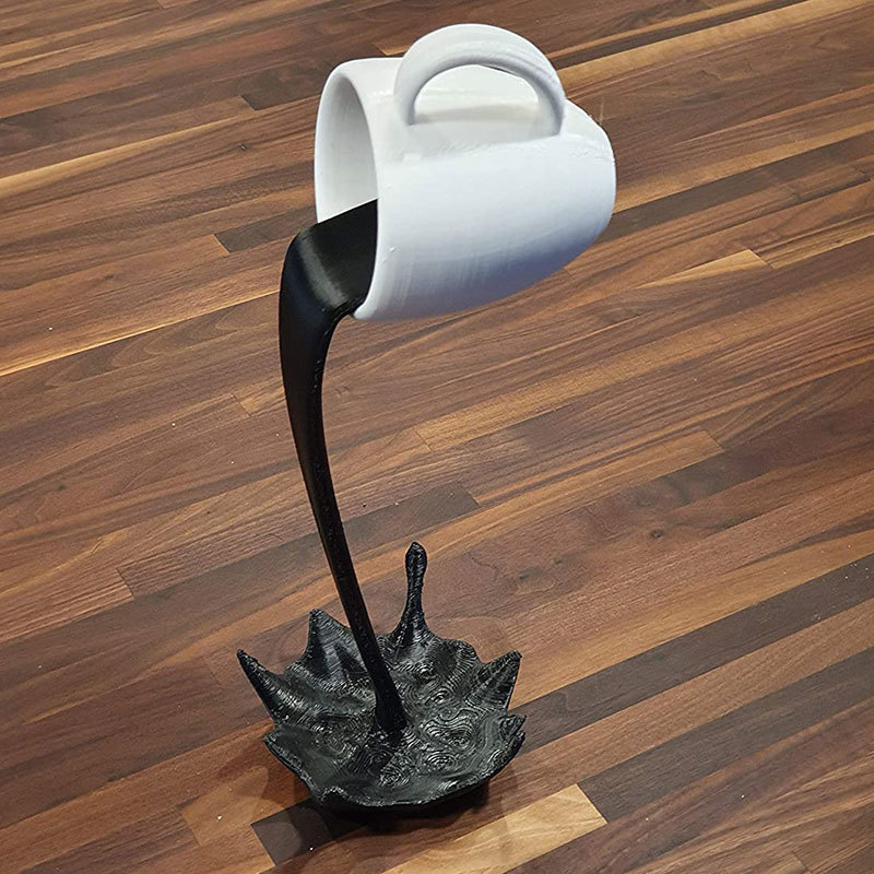 Resin Statues Floating Coffee Cup Art Sculpture Home Kitchen Decoration Crafts Spilling Magic Pouring Liquid Splash Mug 220420
