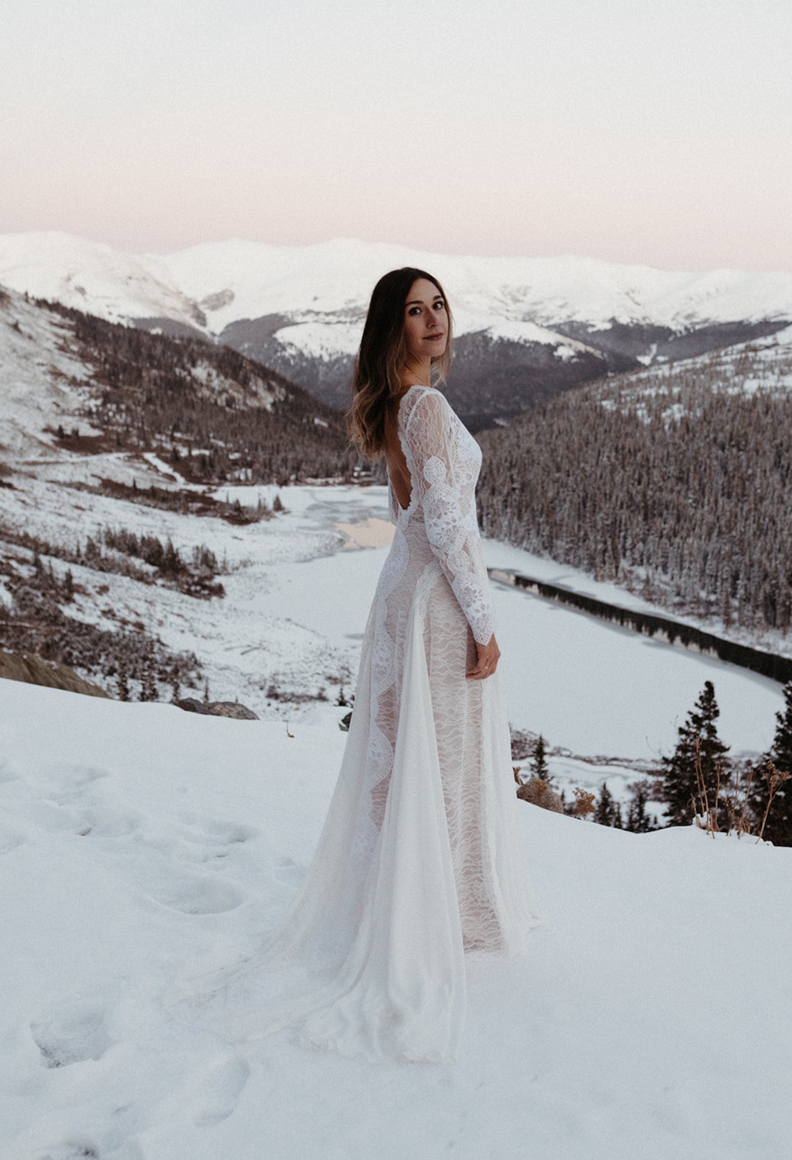 Sexy Open Back Lace Boho Wedding Dress Pattern Lace Applqiues A Line Long Bridal Gowns Full Sleeve 2022 Winter Autumn Bride Dresses Chiffon Court Trai