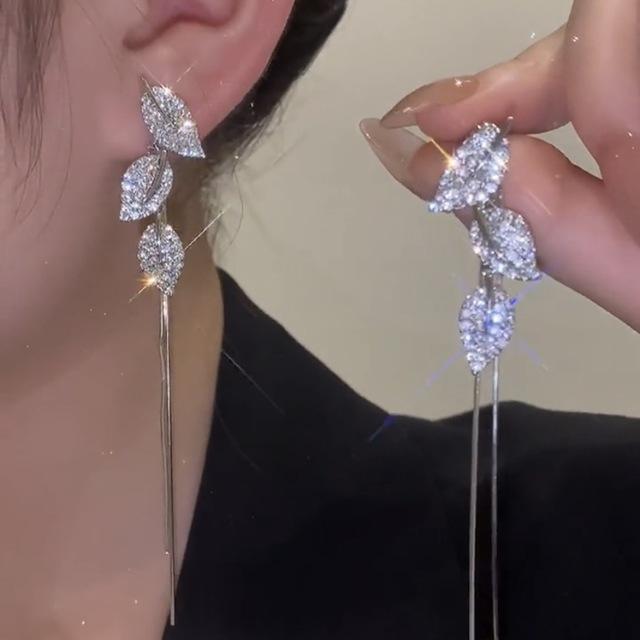 Dangle & Chandelier Long Tassel Earrings Women's Rhinestone Fashion Leaves Trend JewelryDangle
Dangle & Chandelier Long Tassel Earrings Women's Rhinestone Fashion Leaves Trend JewelryDangle