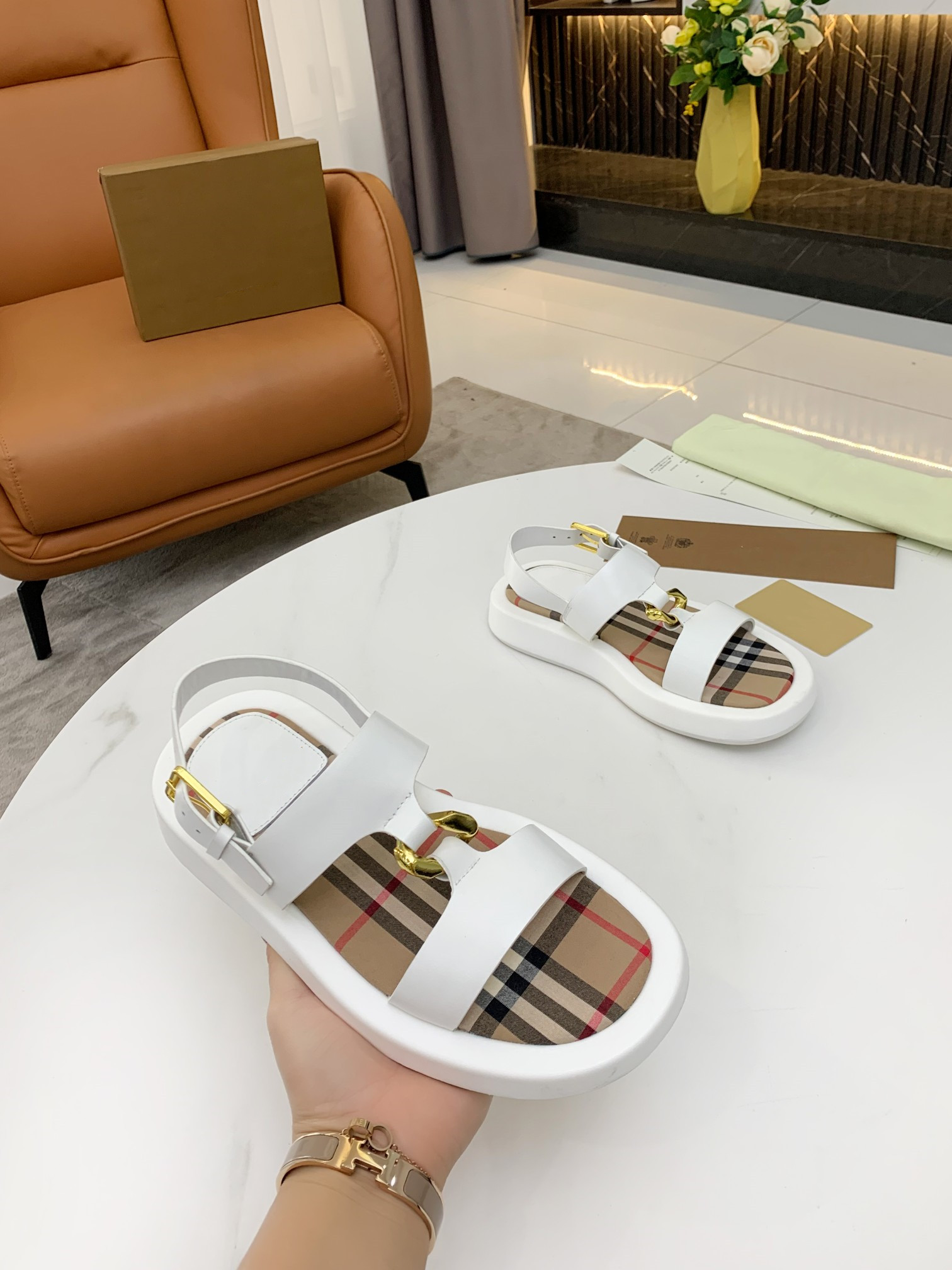 black white woman summer large comfortable stripe sandals ladies ankle leather strap casual beach sandals size 35-42, As pic 1
black white woman summer large comfortable stripe sandals ladies ankle leather strap casual beach sandals size 35-42, As pic 1