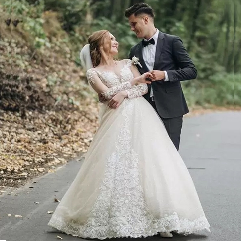 Long Sleeve V-Neck Lace Wedding Dress Off the Shoulder Tulle Bridal Gowns Sweep Train Ball Gown Wedding Party Dress