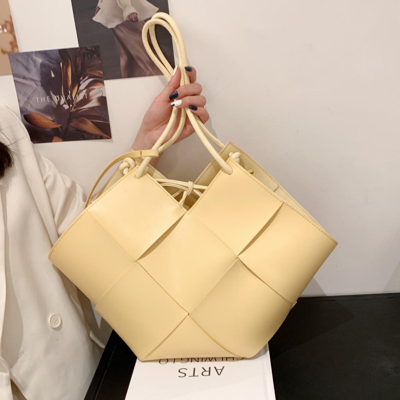 HBP Fashion design women's bag summer 2022 new trendy woven bags large capacity shoulderbag 11111, Black
HBP Fashion design women's bag summer 2022 new trendy woven bags large capacity shoulderbag 11111, Black