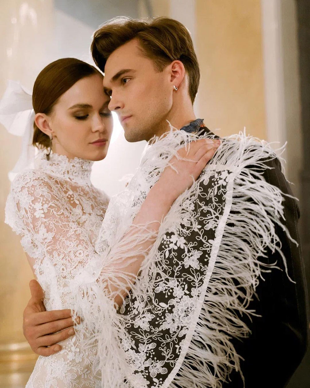 High Neck Lace Wedding Dresses Side Split Backless Bridal Gown Trumpet Sleeve Feather Beach Custom Made Robe de mariee