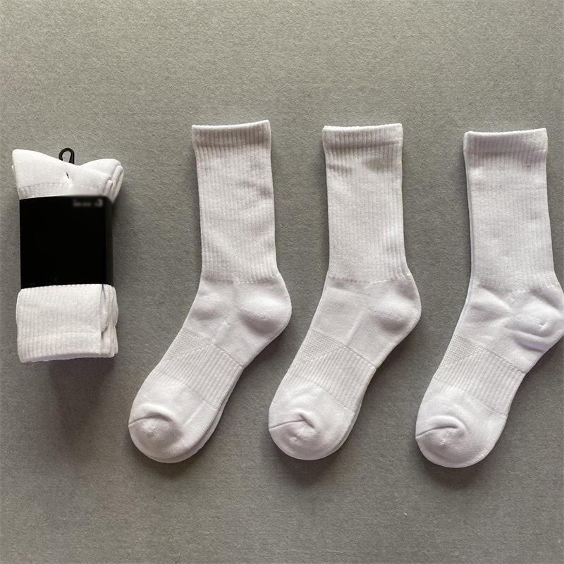 High Quality Socks Women Men Cotton All-match Classic Ankle Hook Breathable Stocking Black White Mixing Football Basketball Sports Sock Stockings
High Quality Socks Women Men Cotton All-match Classic Ankle Hook Breathable Stocking Black White Mixing Football Basketball Sports Sock Stockings