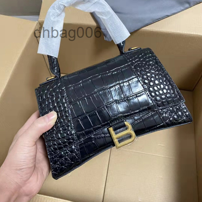 2022 Designer Bags Bbalencaigas Home b High Version Crocodile Hourglass Leather Single Shoulder Messenger Handbag, Gold buckle 23cm
2022 Designer Bags Bbalencaigas Home b High Version Crocodile Hourglass Leather Single Shoulder Messenger Handbag, Gold buckle 23cm