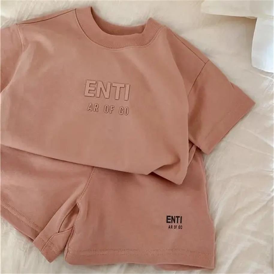 Designer Baby Kids Clothing Boys Girls Clothes Sets Summer Luxury Tshirts And Shorts Tracksuit Children Outfits Short Sleeve Shirt226O, Gray
Designer Baby Kids Clothing Boys Girls Clothes Sets Summer Luxury Tshirts And Shorts Tracksuit Children Outfits Short Sleeve Shirt226O, Gray