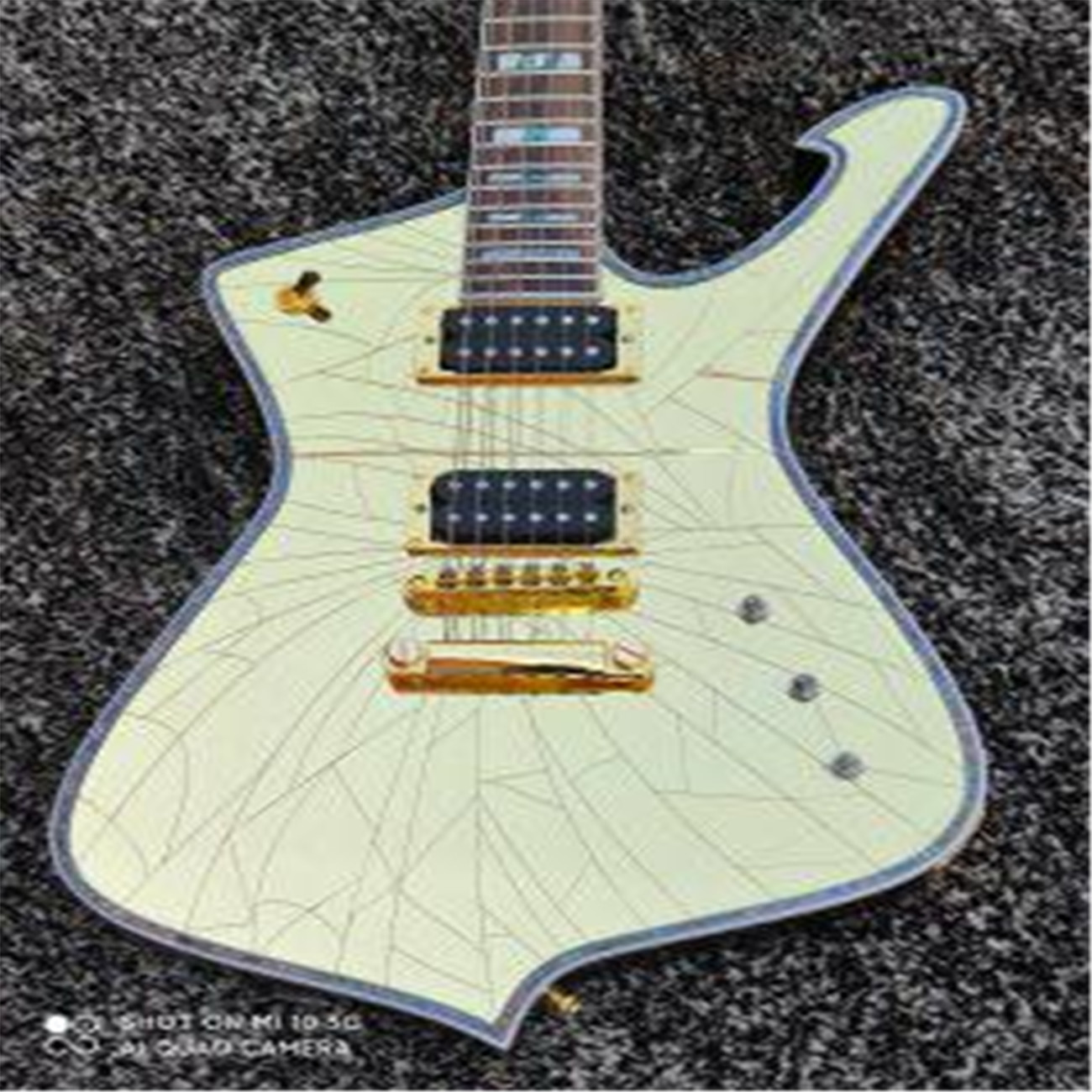 6-string electric guitar, black yellow metal hardware, rosewood fingerboard, yellow mirror decoration, shell inlay
6-string electric guitar, black yellow metal hardware, rosewood fingerboard, yellow mirror decoration, shell inlay