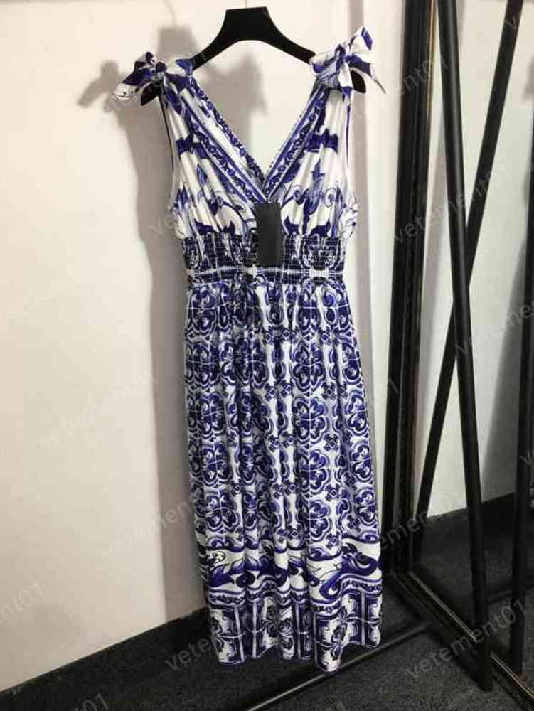 Fashion Womens Dresses Blue And White Porcelain Print Pattern Sexy V-Neck Bag Chest Bow Knot Sling Dress Elegant Luxury Sexy Designer Women Clothing 0912
Fashion Womens Dresses Blue And White Porcelain Print Pattern Sexy V-Neck Bag Chest Bow Knot Sling Dress Elegant Luxury Sexy Designer Women Clothing 0912