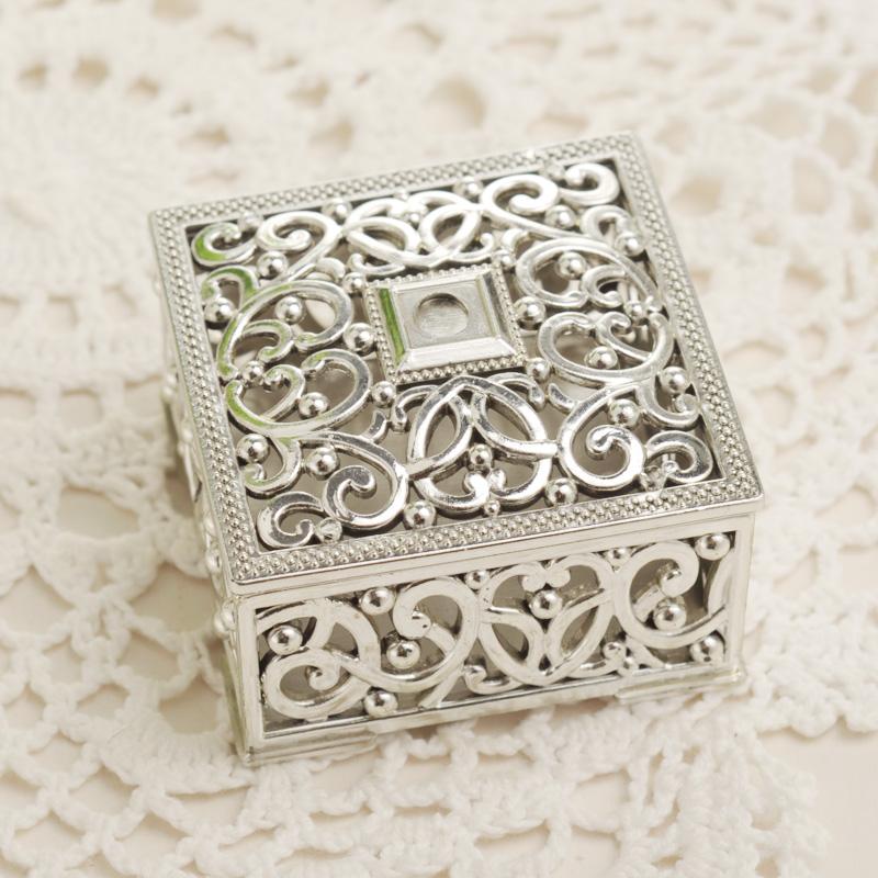 Gift Wrap 10pcs/lot Openwork Pattern Plastic Box Golden Square Candy Silver Wedding
Gift Wrap 10pcs/lot Openwork Pattern Plastic Box Golden Square Candy Silver Wedding