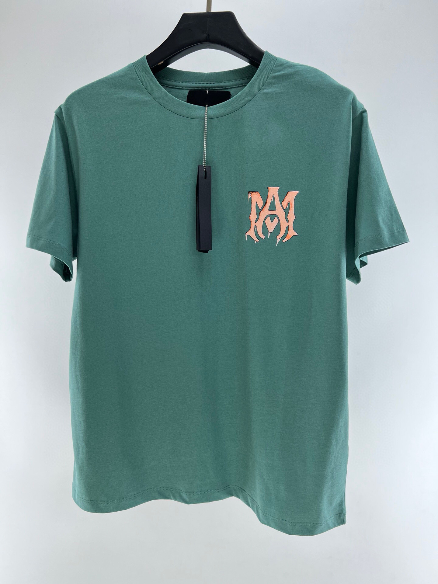 2022 Mens T Shirts 8 style high qualit Luxurys Designers Shirt Pure color Fashion Back letter Letters print Men Casual short sleeves Clothing, Extra shipping postage/no ship 
2022 Mens T Shirts 8 style high qualit Luxurys Designers Shirt Pure color Fashion Back letter Letters print Men Casual short sleeves Clothing, Extra shipping postage/no ship