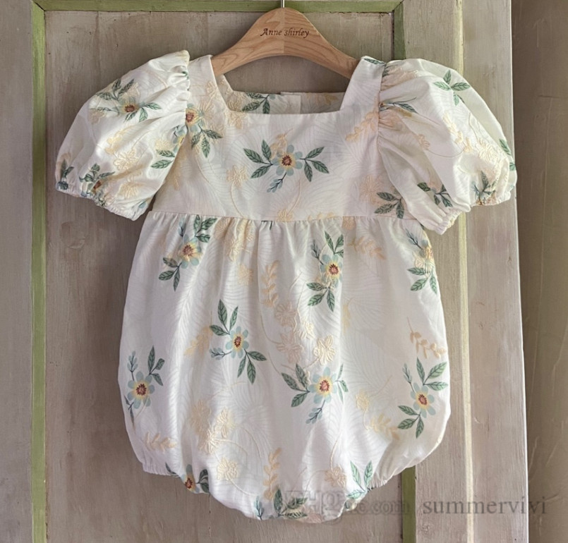 Infant kids lace embroidery puff short sleeve romper toddler girls floral triangle jumpsuits 2022 summer baby princess climb clothes A8829 
Infant kids lace embroidery puff short sleeve romper toddler girls floral triangle jumpsuits 2022 summer baby princess climb clothes A8829