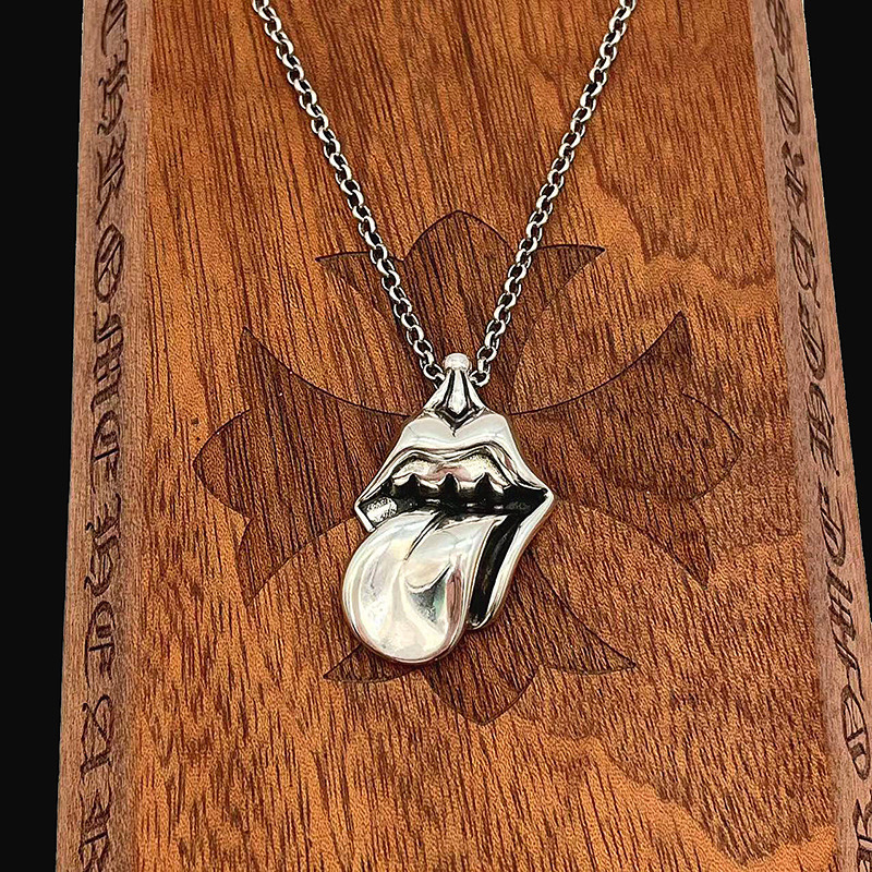 Original Design Chrome Necklace Antique Men's Women's Fashion Rocking Rolling Stone Big Tongue Sweater Chain Cross Hip Hop Designer Hearts Ch Gift Pendants 3i3a
Original Design Chrome Necklace Antique Men's Women's Fashion Rocking Rolling Stone Big Tongue Sweater Chain Cross Hip Hop Designer Hearts Ch Gift Pendants 3i3a