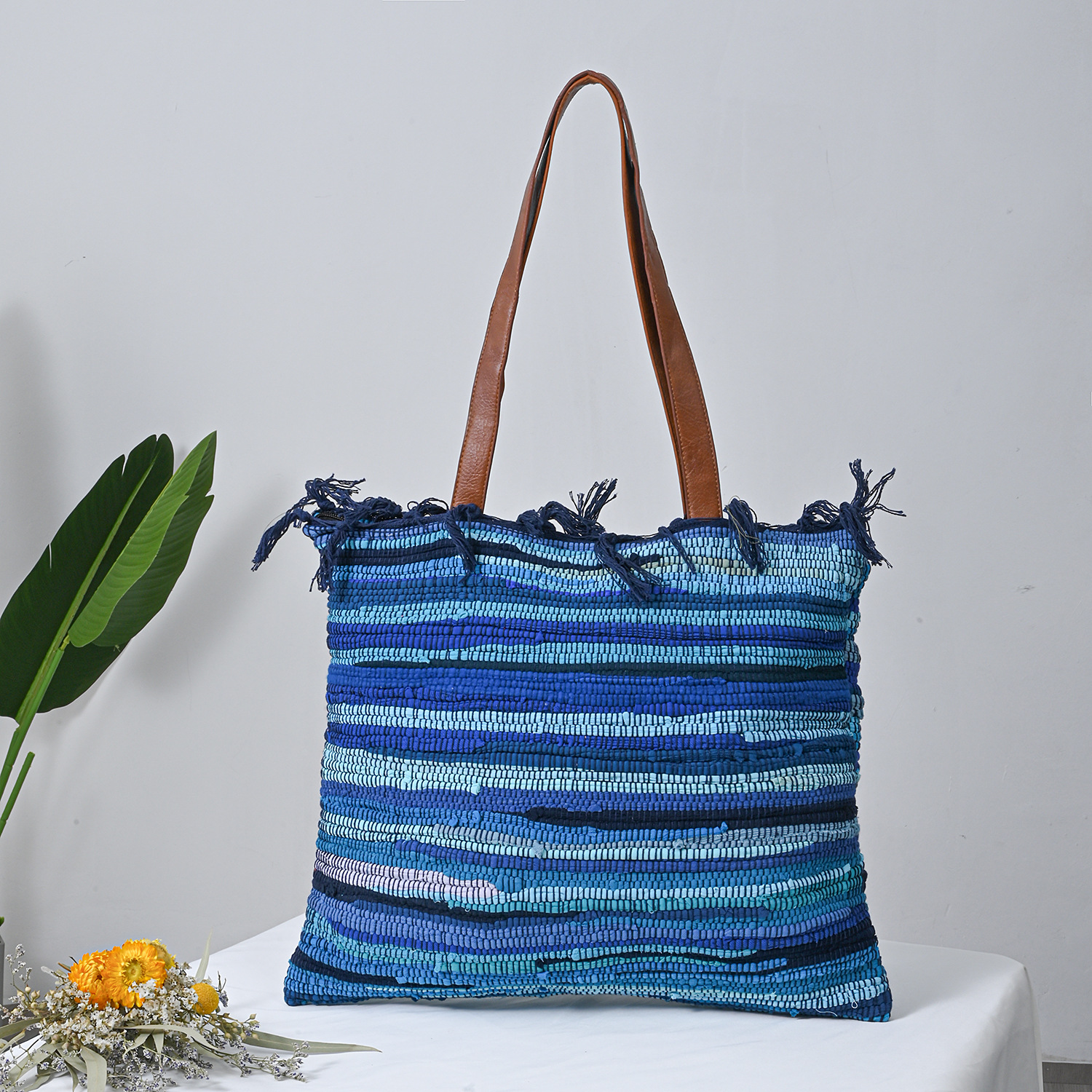 Fashion pattern design women's high quality small round bag single shoulder simple fashion casual bag personality Girls Totes, Brown
Fashion pattern design women's high quality small round bag single shoulder simple fashion casual bag personality Girls Totes, Brown