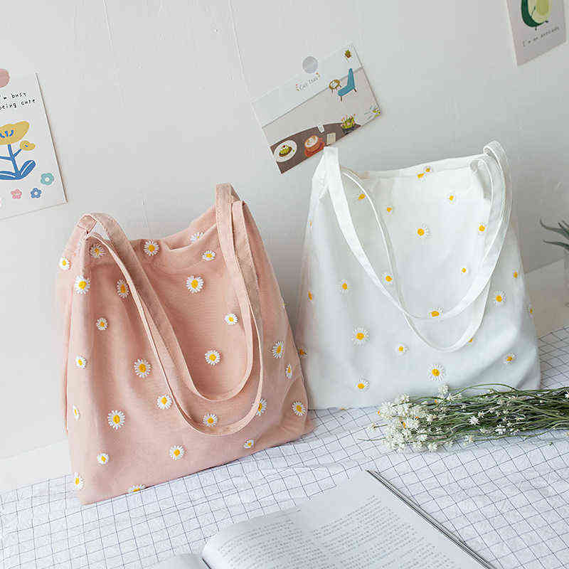 Evening Bags High Capacity Canvas Casual Embroidery with Daisy Crochet Cute Mesh Shoulder Shopper Tote Bag 2022 New for Women Handbag 220608, Beige
Evening Bags High Capacity Canvas Casual Embroidery with Daisy Crochet Cute Mesh Shoulder Shopper Tote Bag 2022 New for Women Handbag 220608, Beige