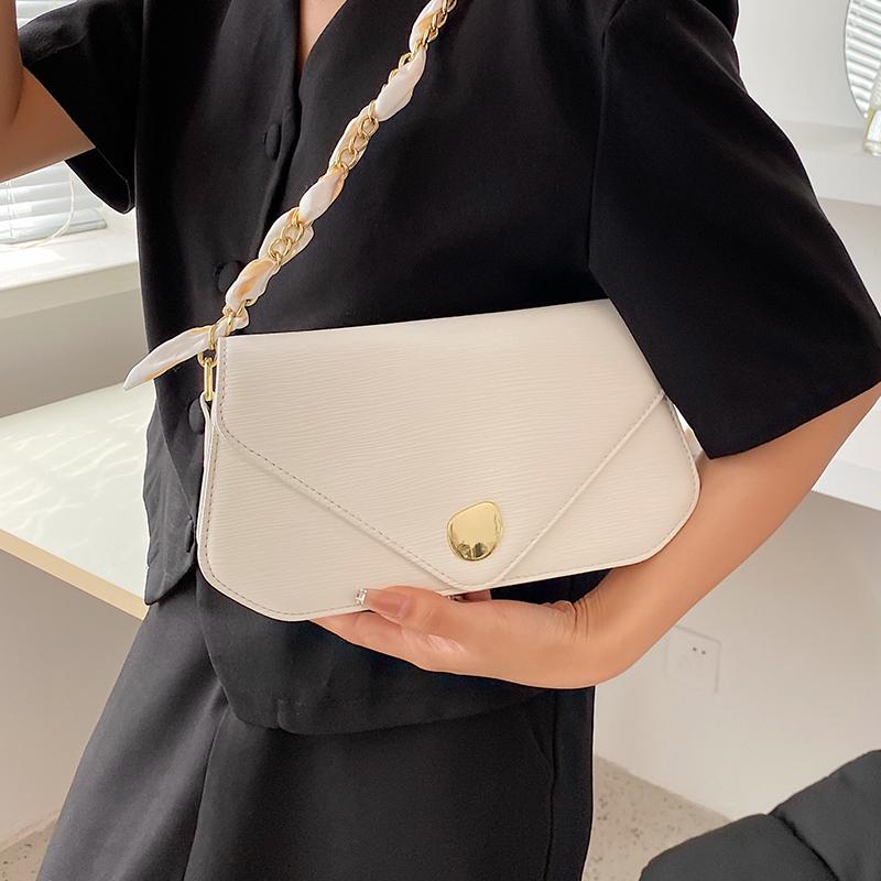 Evening Bags Small Chain Flap Shoulder For Women Silk Scarf Ladies Handbags Solid Color Underarm Bag Square Designer Tote Messenger, Black
Evening Bags Small Chain Flap Shoulder For Women Silk Scarf Ladies Handbags Solid Color Underarm Bag Square Designer Tote Messenger, Black