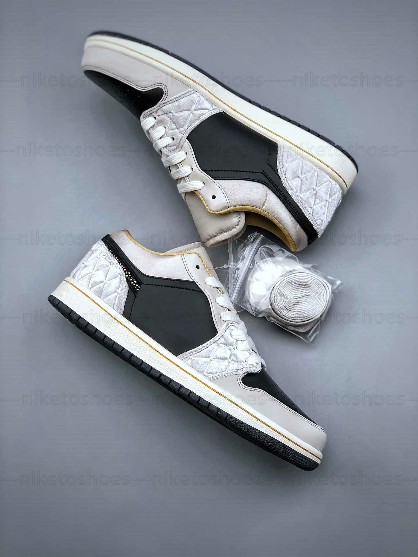 1 Low Classic Retro Casual Basketable Shoes Leather Satin Iridescent Beaded Runner Sneakers Jumpmen 1 Womens Mens Designer Sports Shoes, 01
1 Low Classic Retro Casual Basketable Shoes Leather Satin Iridescent Beaded Runner Sneakers Jumpmen 1 Womens Mens Designer Sports Shoes, 01