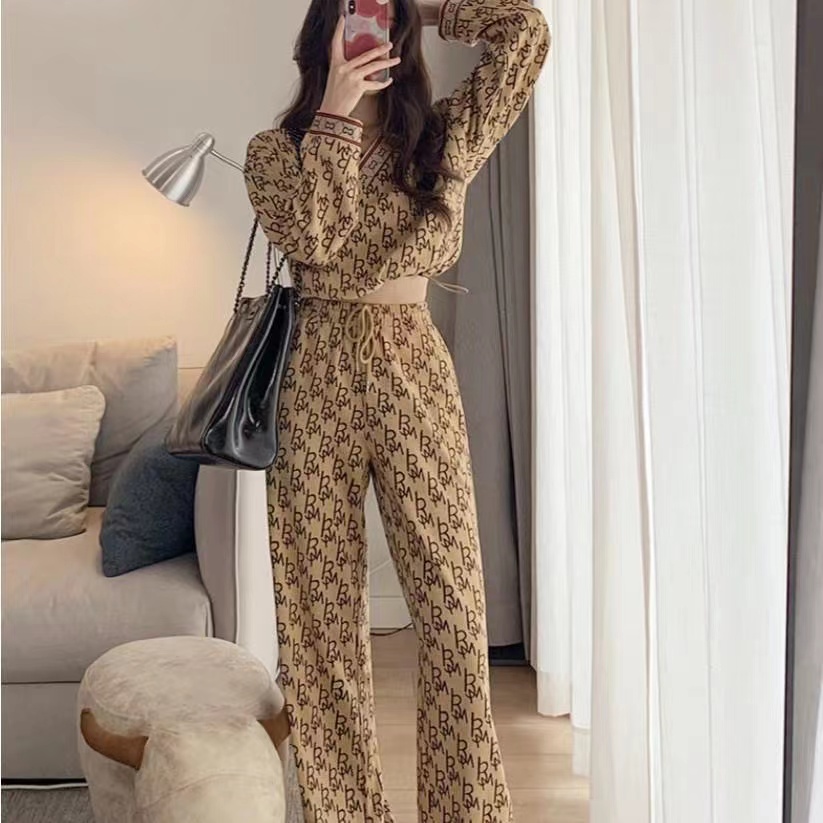 high quality Runway banquet luxury sweaters styles designer two pieces jacquard autumn winter knit v neck pullover tops pants women sweater, Brown
high quality Runway banquet luxury sweaters styles designer two pieces jacquard autumn winter knit v neck pullover tops pants women sweater, Brown
