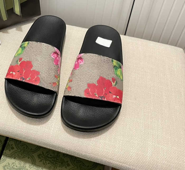 2022 Mens Designers Slides Women Flat Slippers Sandals Fashion Luxurys Floral Slipper Leather Rubber Flats Summer Beach Pool Shoes Loafers Sliders
2022 Mens Designers Slides Women Flat Slippers Sandals Fashion Luxurys Floral Slipper Leather Rubber Flats Summer Beach Pool Shoes Loafers Sliders