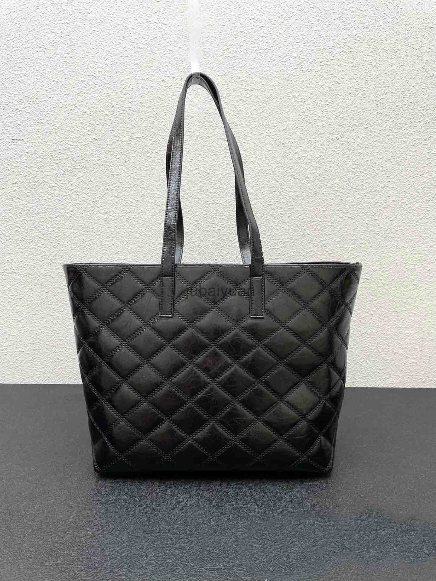 Women Handbags Shopping Bag Big Capacity Handbag Leather Fashion Large Beach Bags Luxury Designer Travel Crossbody Metal Logo Shoulder Wallet Purses S08016
Women Handbags Shopping Bag Big Capacity Handbag Leather Fashion Large Beach Bags Luxury Designer Travel Crossbody Metal Logo Shoulder Wallet Purses S08016
