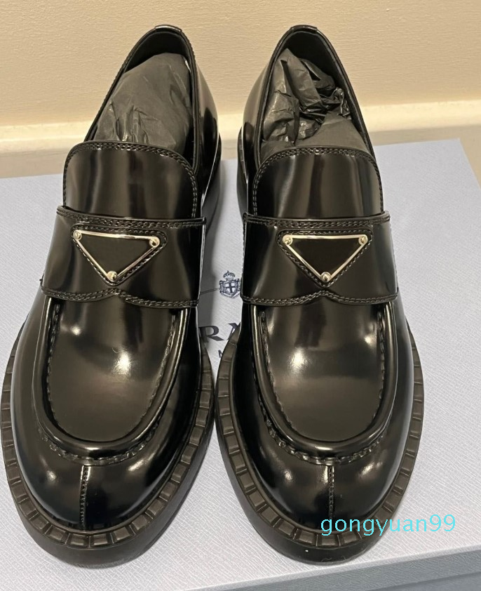 2022 new fashion Top Luxury Monolith Enameled Triangle Loafers Shoes Lug Chunky Sole Brushed Leather Women Sneakers White Black Designer Brand Comfort top quality
2022 new fashion Top Luxury Monolith Enameled Triangle Loafers Shoes Lug Chunky Sole Brushed Leather Women Sneakers White Black Designer Brand Comfort top quality