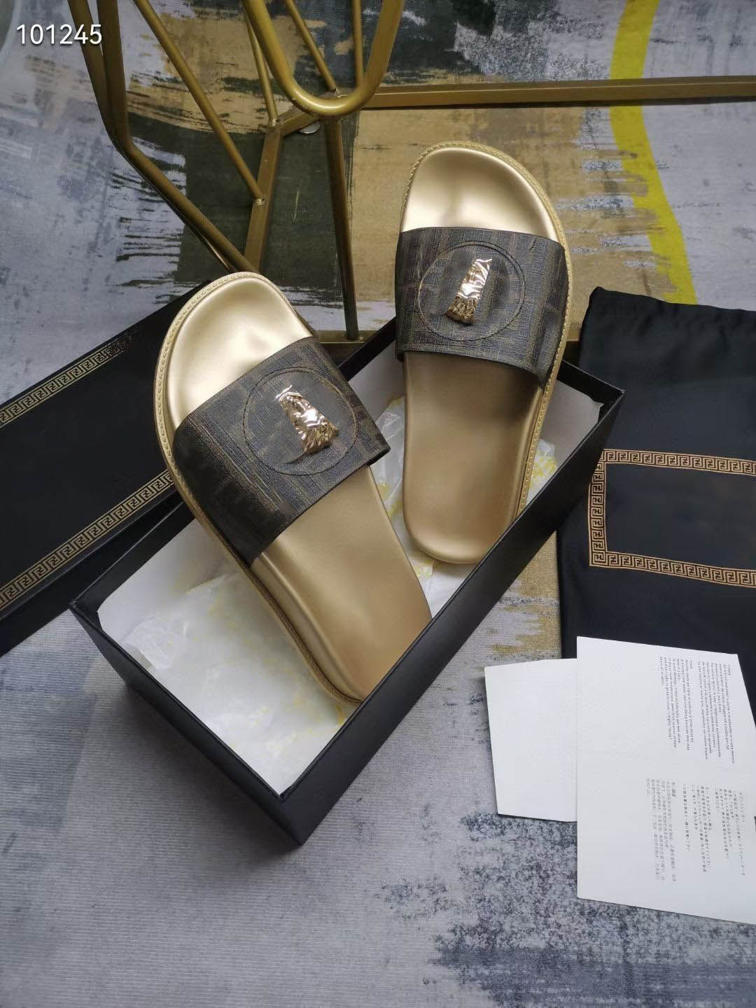 Designer Luxury FENDACE Womens Exclusive Slide Womens New Sandals Flip Flops Gold sole Palazzo Medusa Slide With Box
Designer Luxury FENDACE Womens Exclusive Slide Womens New Sandals Flip Flops Gold sole Palazzo Medusa Slide With Box